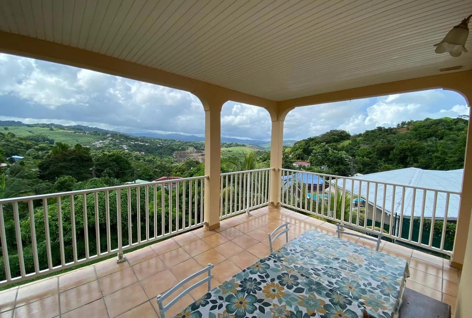 Logement F6 Tres Spacieux, A La Croisee Des Chemins Le Robert
